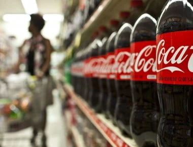 Πίνετε Coca cola; - Δείτε τι συμβαίνει στον οργανισμό σας (βίντεο)